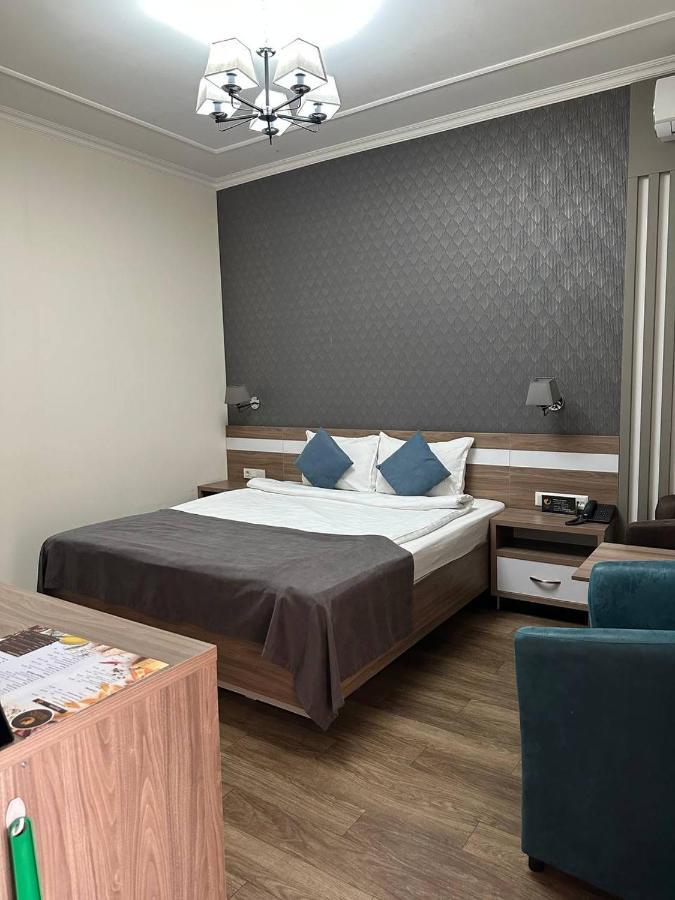 Gоlden Dragon Villa Hotel Бишкек Экстерьер фото