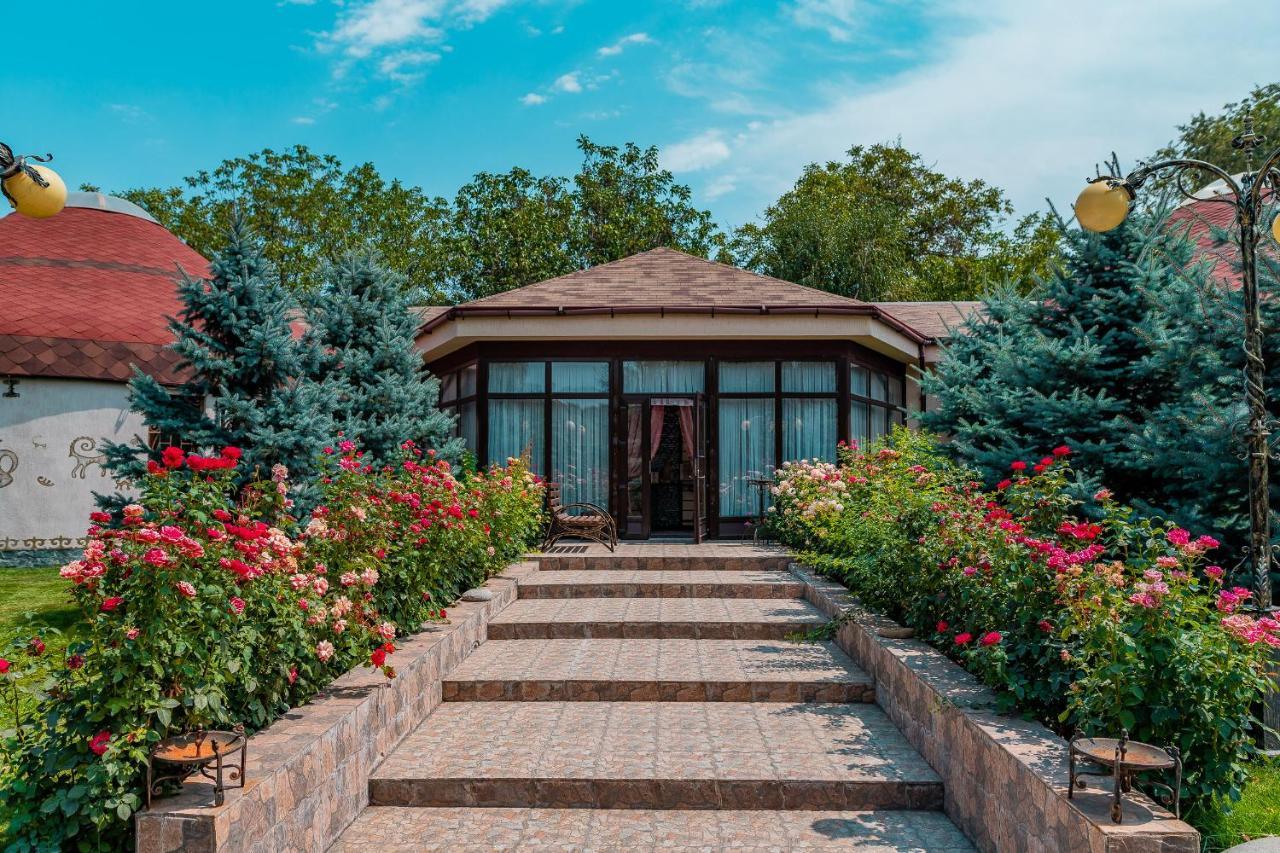 Gоlden Dragon Villa Hotel Бишкек Экстерьер фото