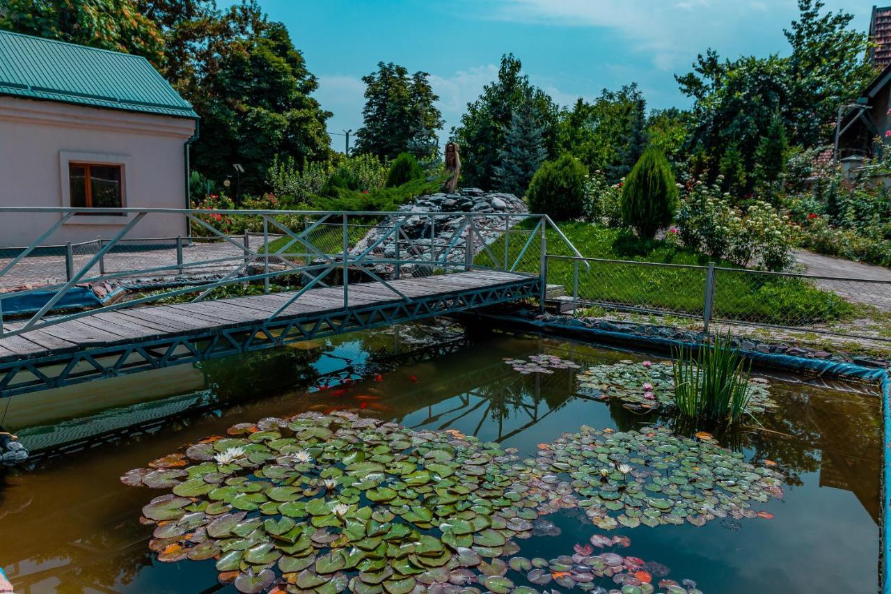 Gоlden Dragon Villa Hotel Бишкек Экстерьер фото